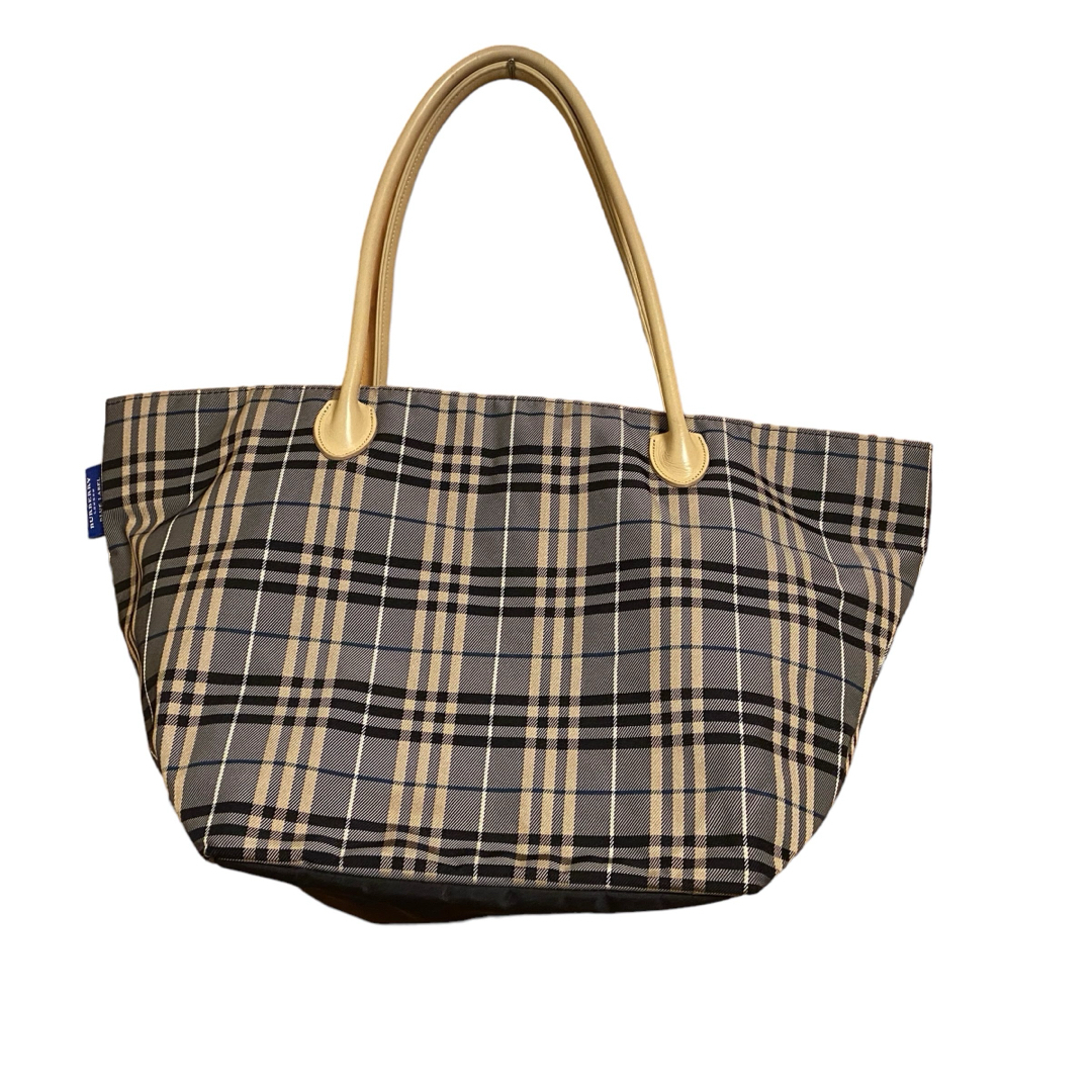 BURBERRY BLUE LABEL(バーバリーブルーレーベル)の★ Burberry ★ ネイビー　ナイロントートーバッグ ノバチェック 舟形　 レディースのバッグ(トートバッグ)の商品写真