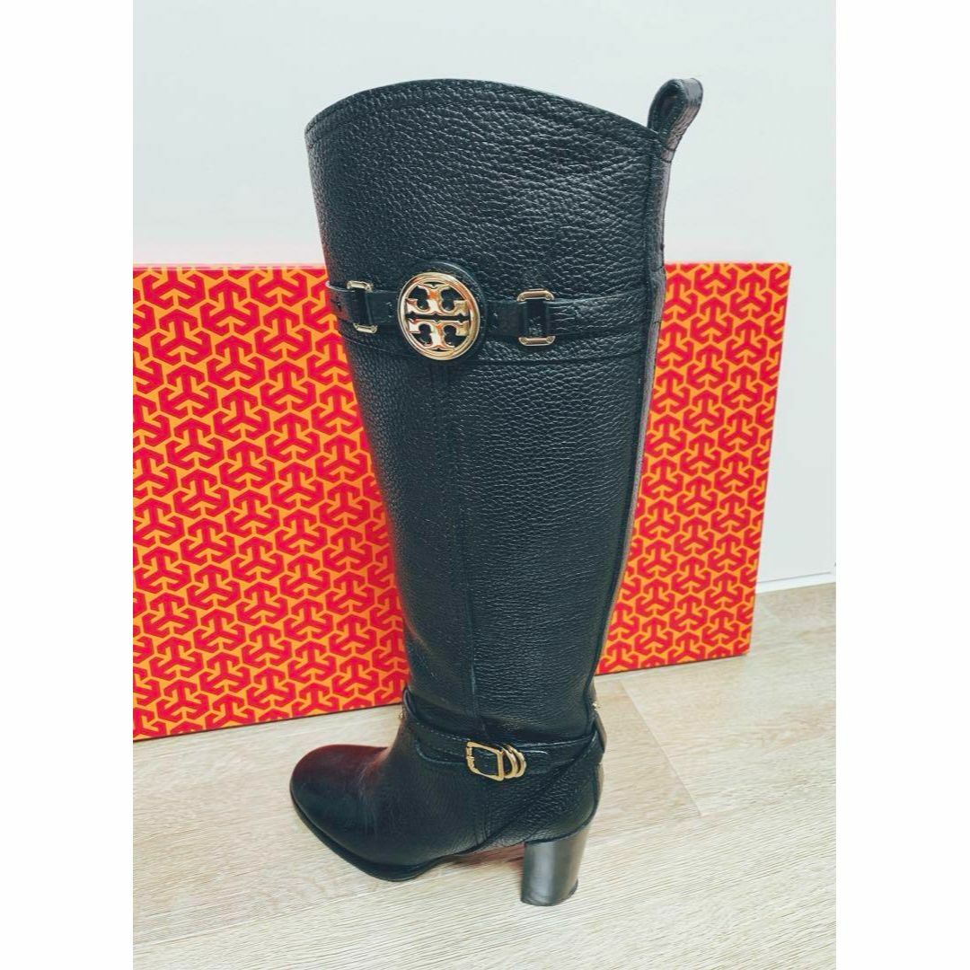 Tory Burch(トリーバーチ)の✨極美品✨ TORY BURCH トリーバーチ　牛革　ロングブーツ　ロゴ金具 レディースの靴/シューズ(ブーツ)の商品写真