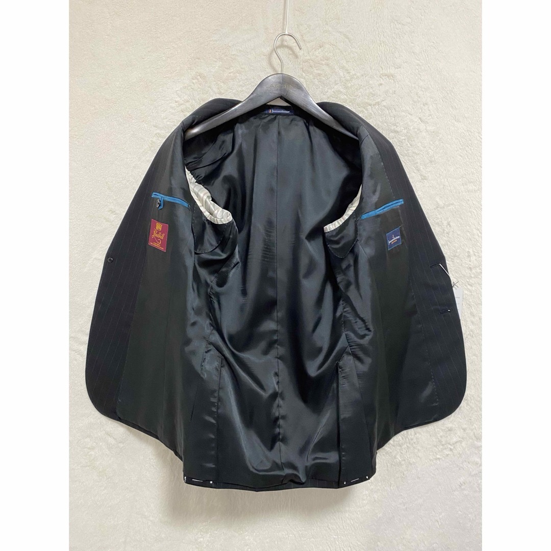 UNITED ARROWS(ユナイテッドアローズ)の【新品】3シーズン用 英国生地 スーツ A6 L スリムフィット 黒 ストライプ メンズのスーツ(セットアップ)の商品写真