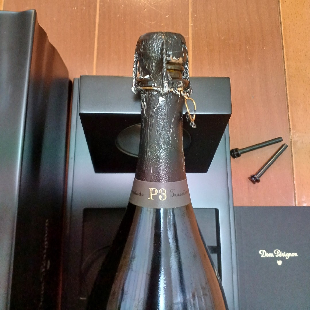 Dom Pérignon(ドンペリニヨン)の【正規品】ドンペリニョン　P3 1993 空瓶　コルク　箱　冊子フルセット 食品/飲料/酒の酒(シャンパン/スパークリングワイン)の商品写真