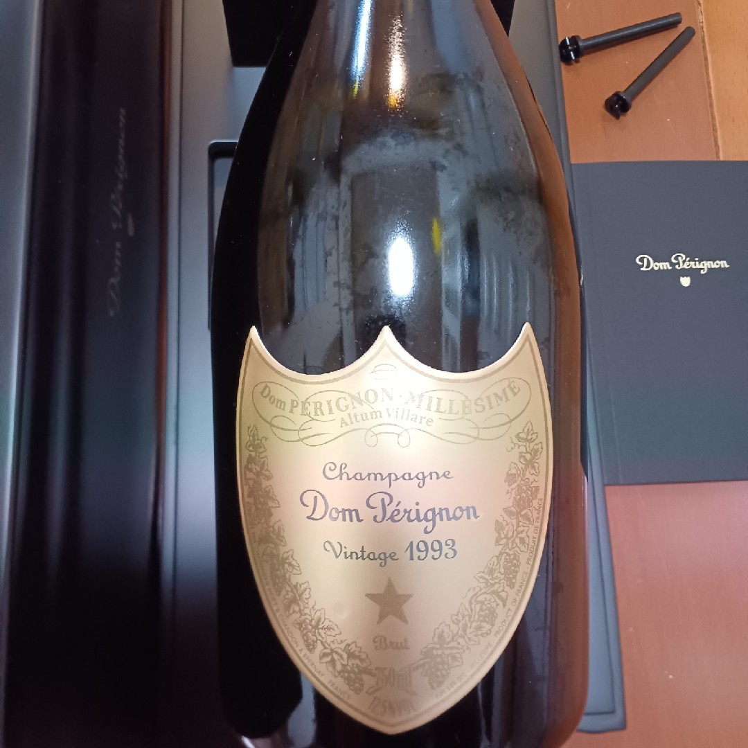 Dom Pérignon(ドンペリニヨン)の【正規品】ドンペリニョン　P3 1993 空瓶　コルク　箱　冊子フルセット 食品/飲料/酒の酒(シャンパン/スパークリングワイン)の商品写真