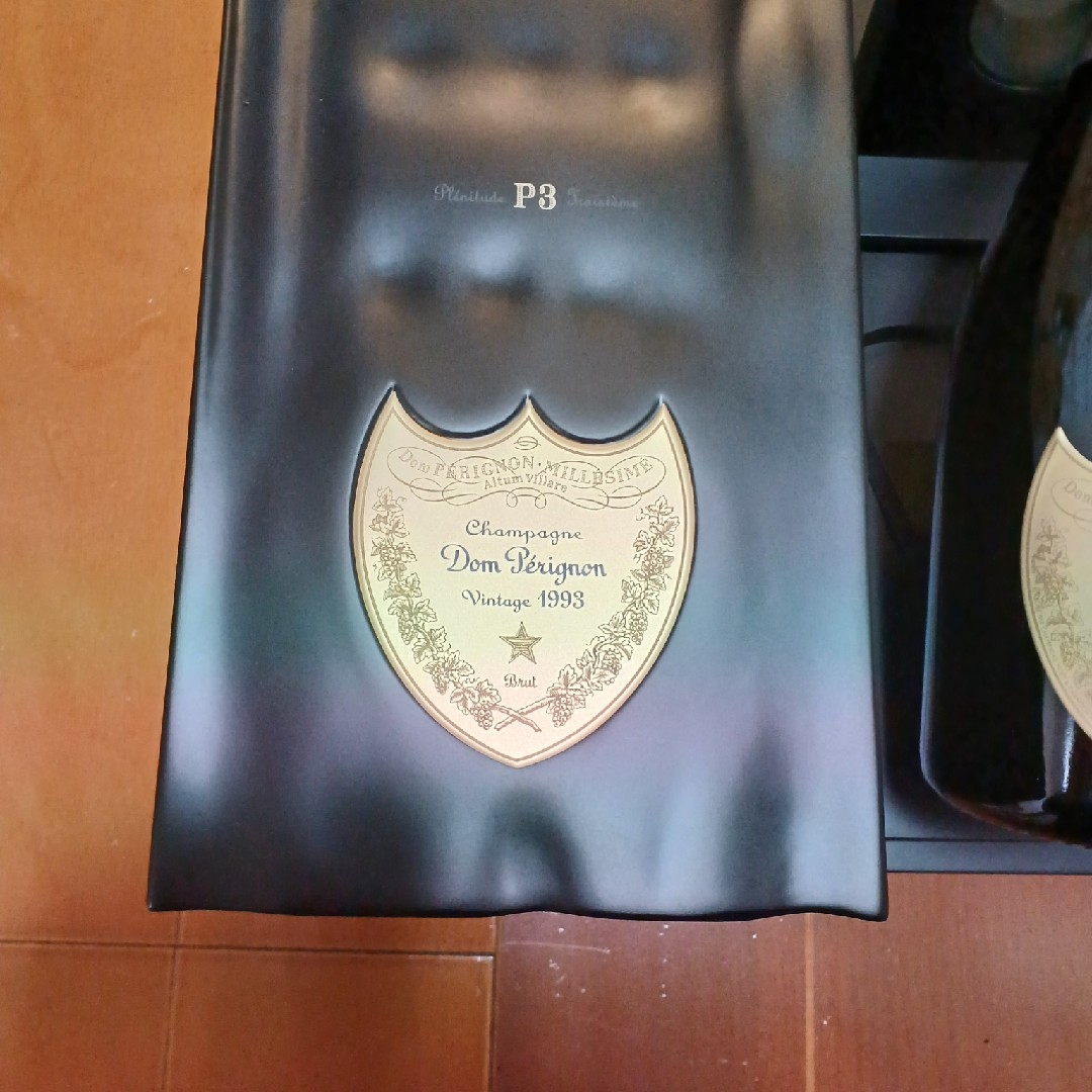 Dom Pérignon(ドンペリニヨン)の【正規品】ドンペリニョン　P3 1993 空瓶　コルク　箱　冊子フルセット 食品/飲料/酒の酒(シャンパン/スパークリングワイン)の商品写真