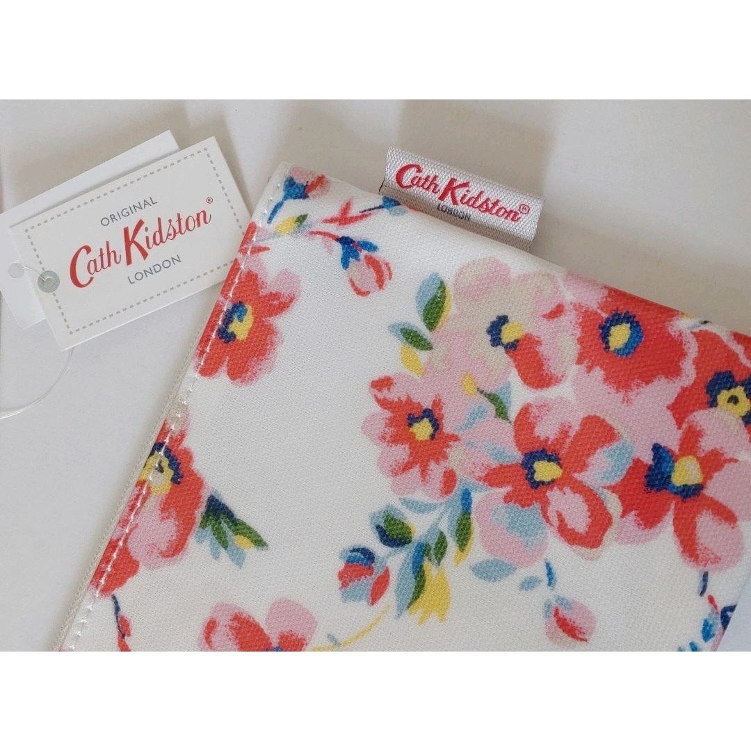 Cath Kidston(キャスキッドソン)の【新品】Cath Kidston  （キャスキッドソン）ポーチ レディースのファッション小物(ポーチ)の商品写真