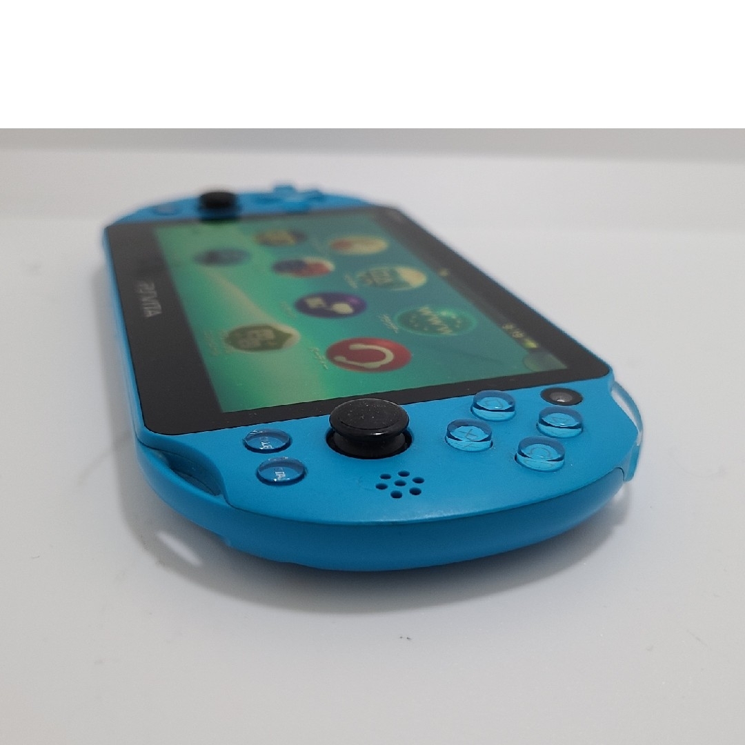 PlayStation Vita(プレイステーションヴィータ)のPlaystation Vita PCH2000 アクアブルー エンタメ/ホビーのゲームソフト/ゲーム機本体(携帯用ゲーム機本体)の商品写真