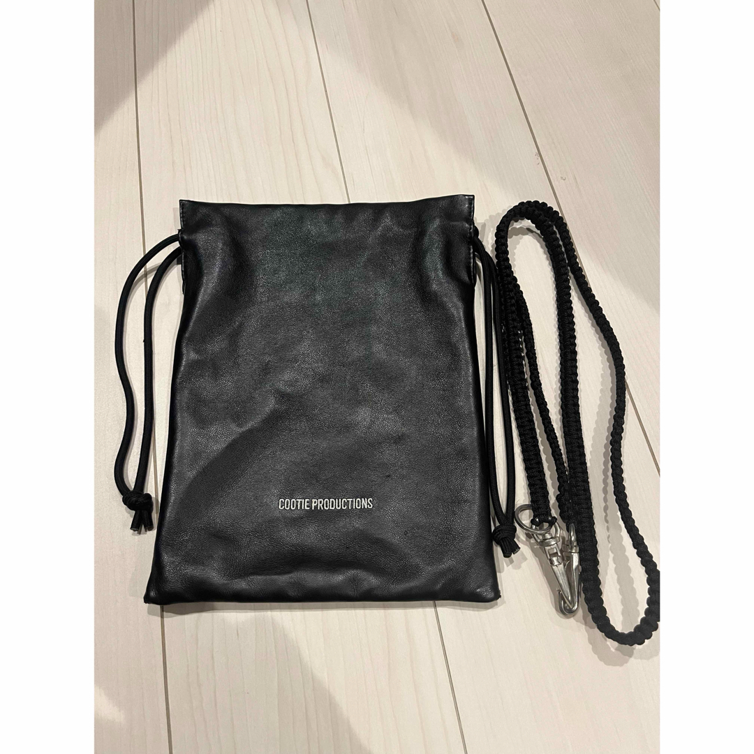 COOTIE(クーティー)のcootie Fake Leather Drawstring Bag メンズのバッグ(ショルダーバッグ)の商品写真