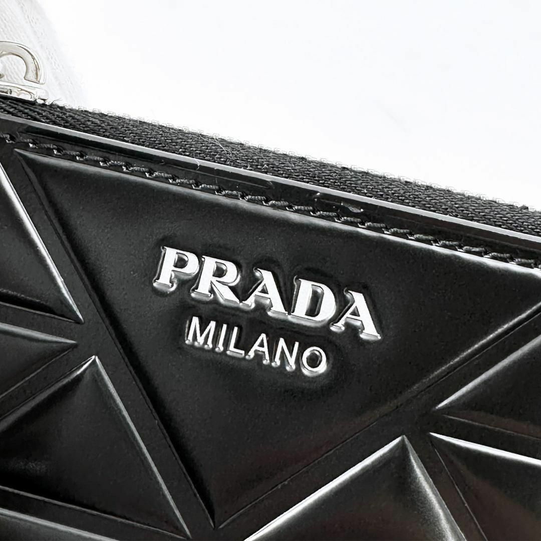 PRADA(プラダ)の◎極美品◎プラダ 二つ折り財布 モノリス トライアングル 三角ロゴ エンボス 黒 メンズのファッション小物(折り財布)の商品写真