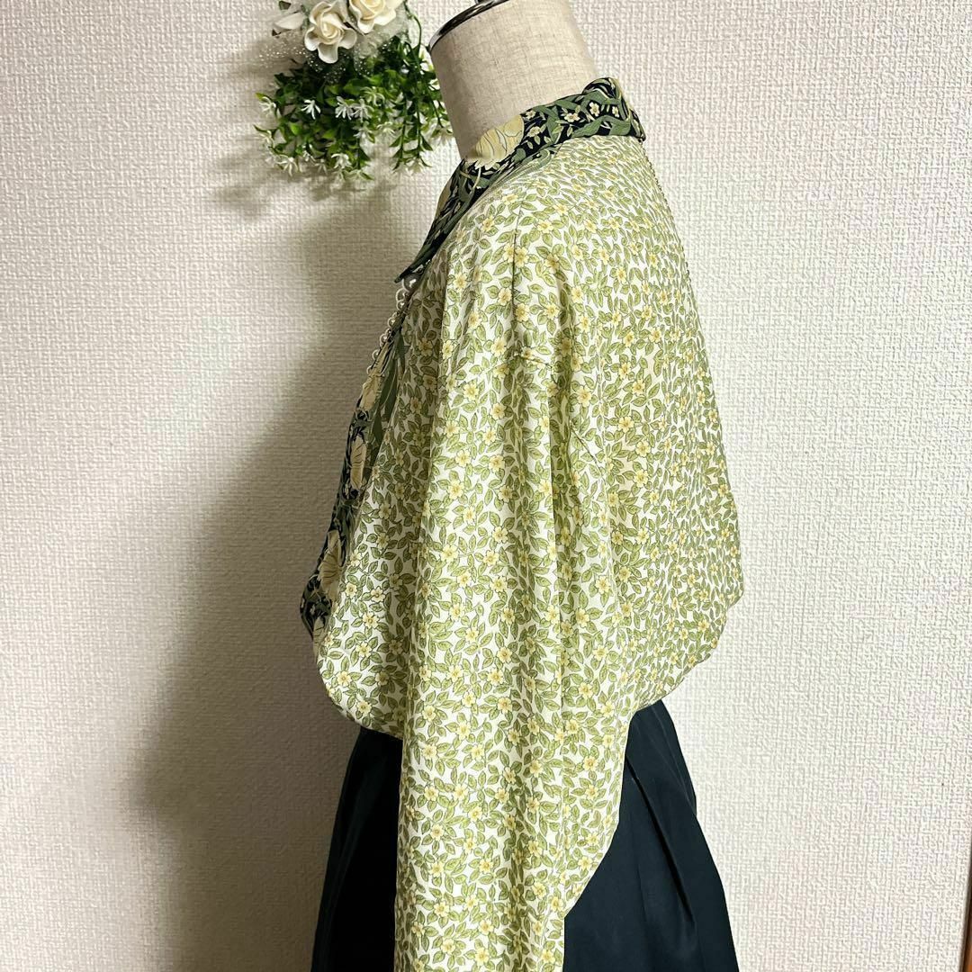 【美品】デザインシャツ 総柄シャツ ポリシャツ 花柄 日本製 グリーン ネイビー レディースのトップス(シャツ/ブラウス(長袖/七分))の商品写真