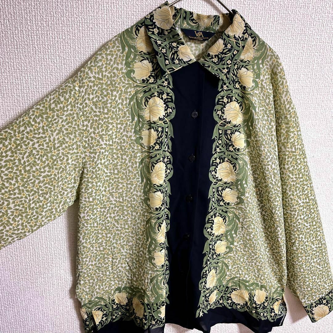 【美品】デザインシャツ 総柄シャツ ポリシャツ 花柄 日本製 グリーン ネイビー レディースのトップス(シャツ/ブラウス(長袖/七分))の商品写真