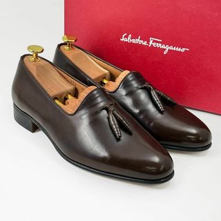 Salvatore Ferragamo - 美品◎フェラガモ ローファー タッセル 一枚革 ホールカット こげ茶 7.5EE