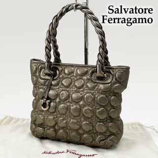 サルヴァトーレフェラガモ(Salvatore Ferragamo)の美品◎フェラガモ ハンドバッグ ガンチーニ エンボス レザー シルバー ゴールド(ハンドバッグ)