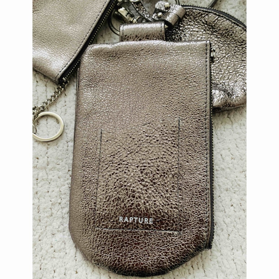 RAPTURE(ラプチャー)のRAPTURE 携帯ポーチセット　シルバー　美品 スマホ/家電/カメラのスマホアクセサリー(モバイルケース/カバー)の商品写真