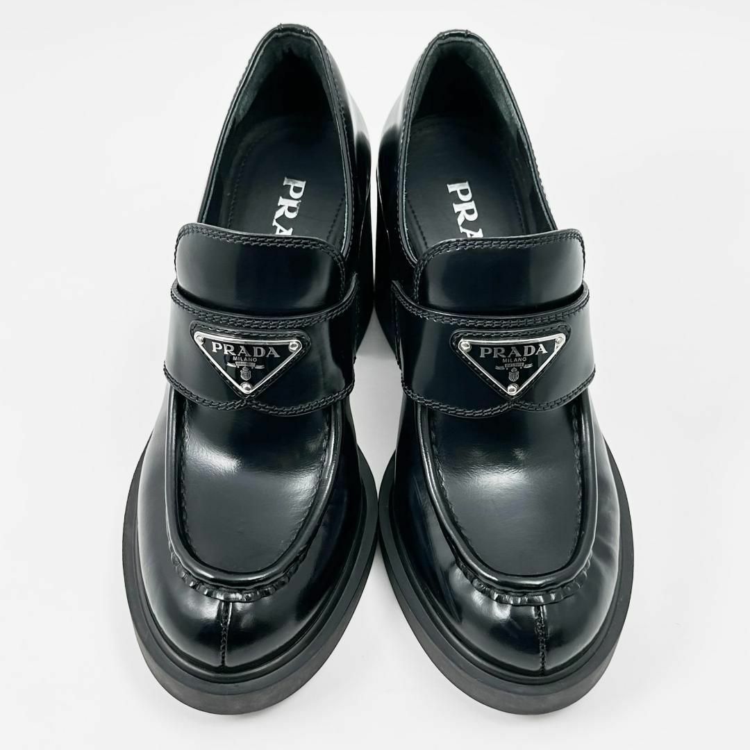 PRADA(プラダ)の◎美品◎プラダ ハイヒールローファー ブラッシュドレザー 三角ロゴ モノリス 黒 レディースの靴/シューズ(ローファー/革靴)の商品写真