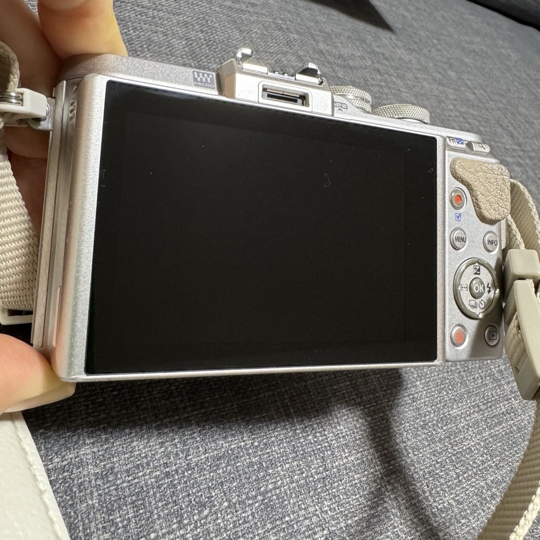 OLYMPUS(オリンパス)のolympus pen e-pl8 ミラーレス一眼 スマホ/家電/カメラのカメラ(ミラーレス一眼)の商品写真