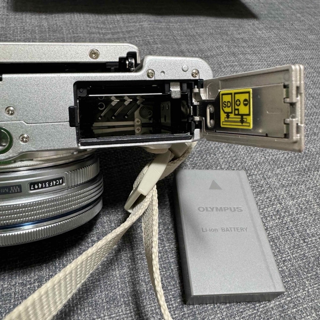 OLYMPUS(オリンパス)のolympus pen e-pl8 ミラーレス一眼 スマホ/家電/カメラのカメラ(ミラーレス一眼)の商品写真