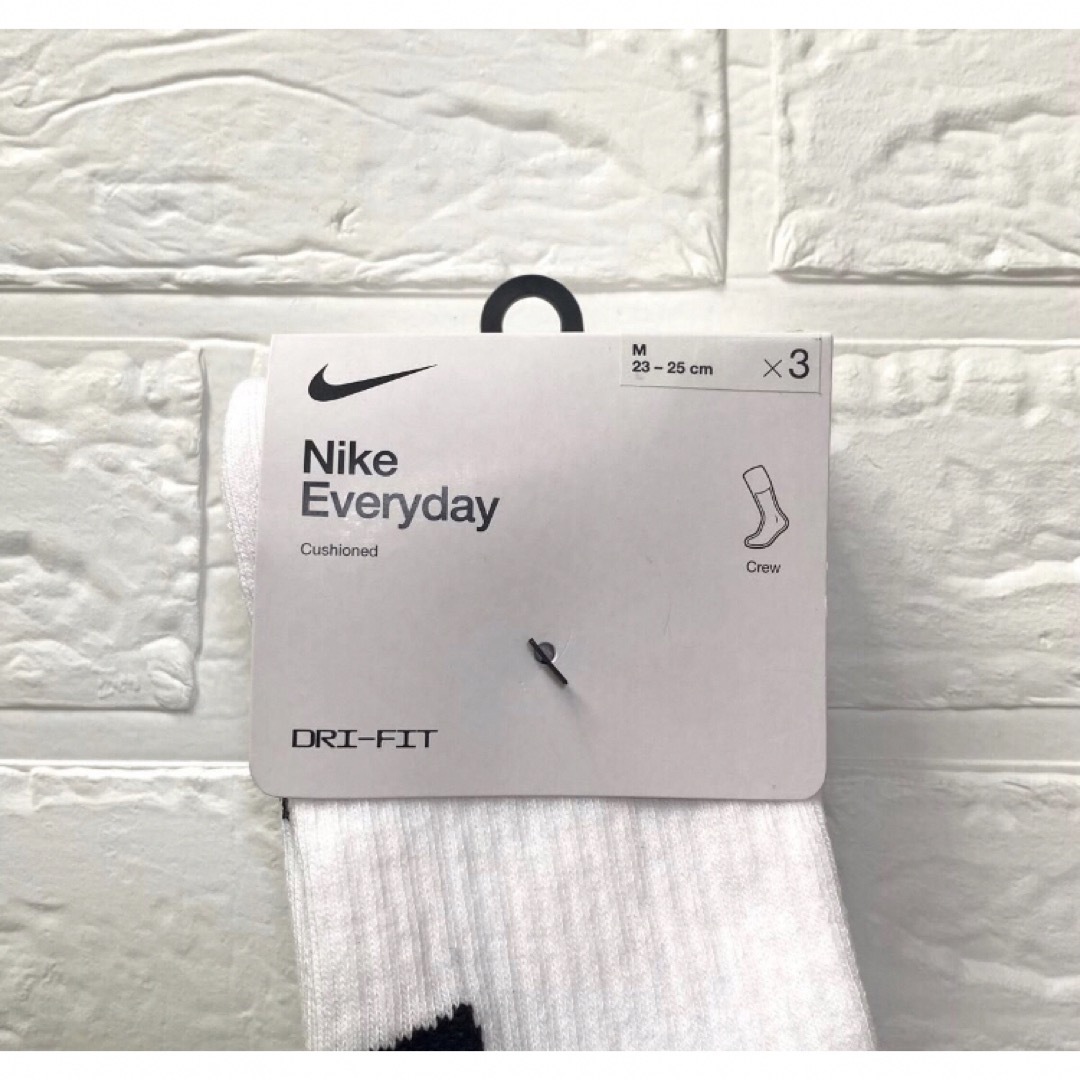 NIKE(ナイキ)のNIKE ナイキ エブリデイ クッション クルー ソックス　新品　タグ付き メンズのレッグウェア(ソックス)の商品写真