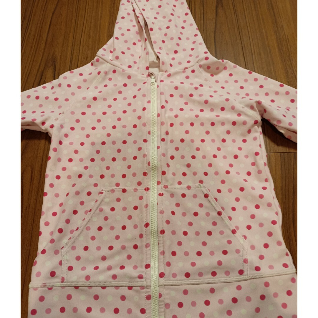 未使用ラッシュガード130 キッズ/ベビー/マタニティのキッズ服女の子用(90cm~)(水着)の商品写真