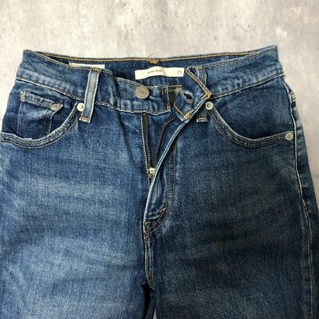 Levi's(リーバイス)のリーバイス プレミアム MOM JEAN25 Livi's W25 テーパード レディースのパンツ(デニム/ジーンズ)の商品写真