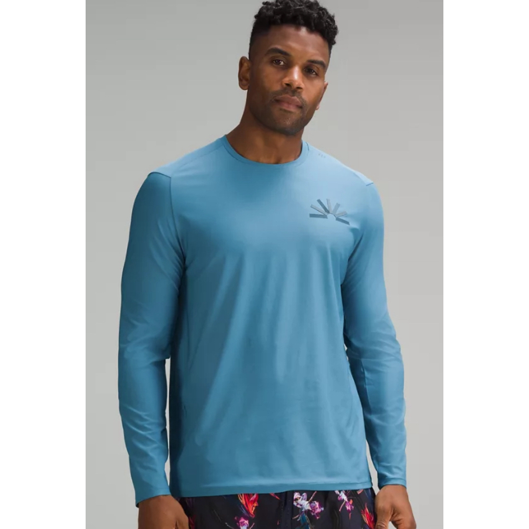 lululemon(ルルレモン)のWaterside Swim Long Sleeve グレー メンズのトップス(Tシャツ/カットソー(七分/長袖))の商品写真