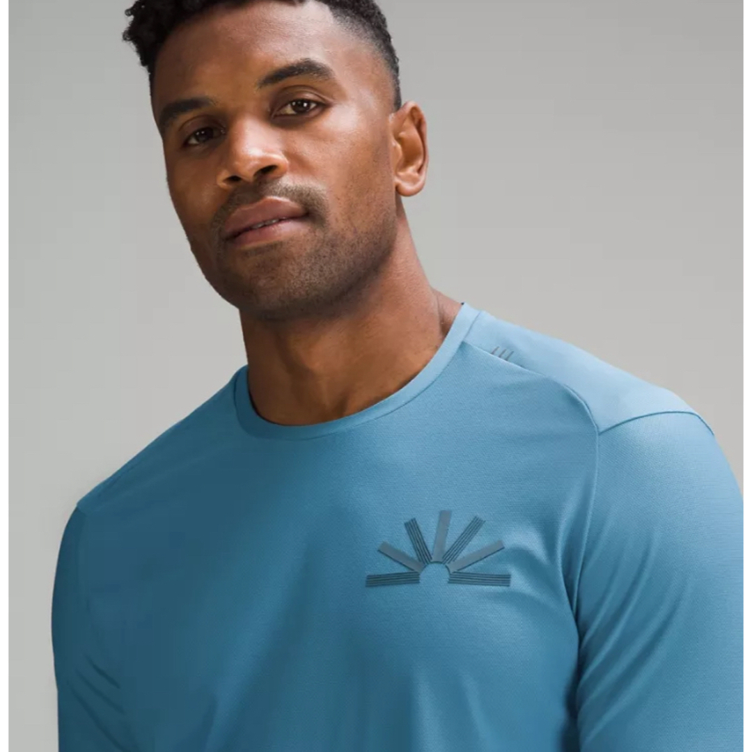 lululemon(ルルレモン)のWaterside Swim Long Sleeve グレー メンズのトップス(Tシャツ/カットソー(七分/長袖))の商品写真