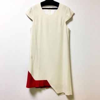 アクネ(ACNE)の美品 アシンメトリー バイカラーワンピース(ひざ丈ワンピース)