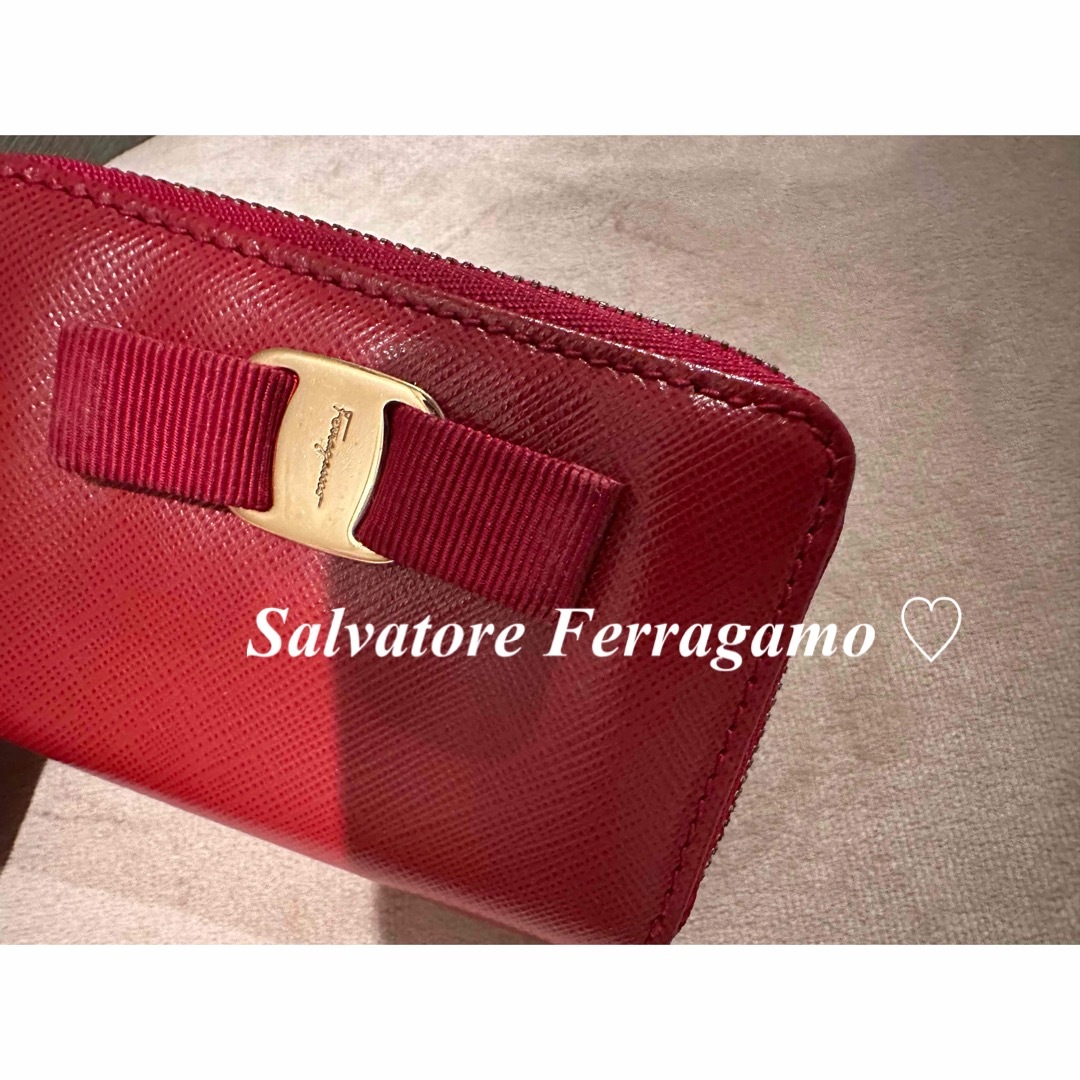 Salvatore Ferragamo(サルヴァトーレフェラガモ)のフェラガモ　コンパクト　コインケース　カードウォレット レディースのファッション小物(コインケース)の商品写真