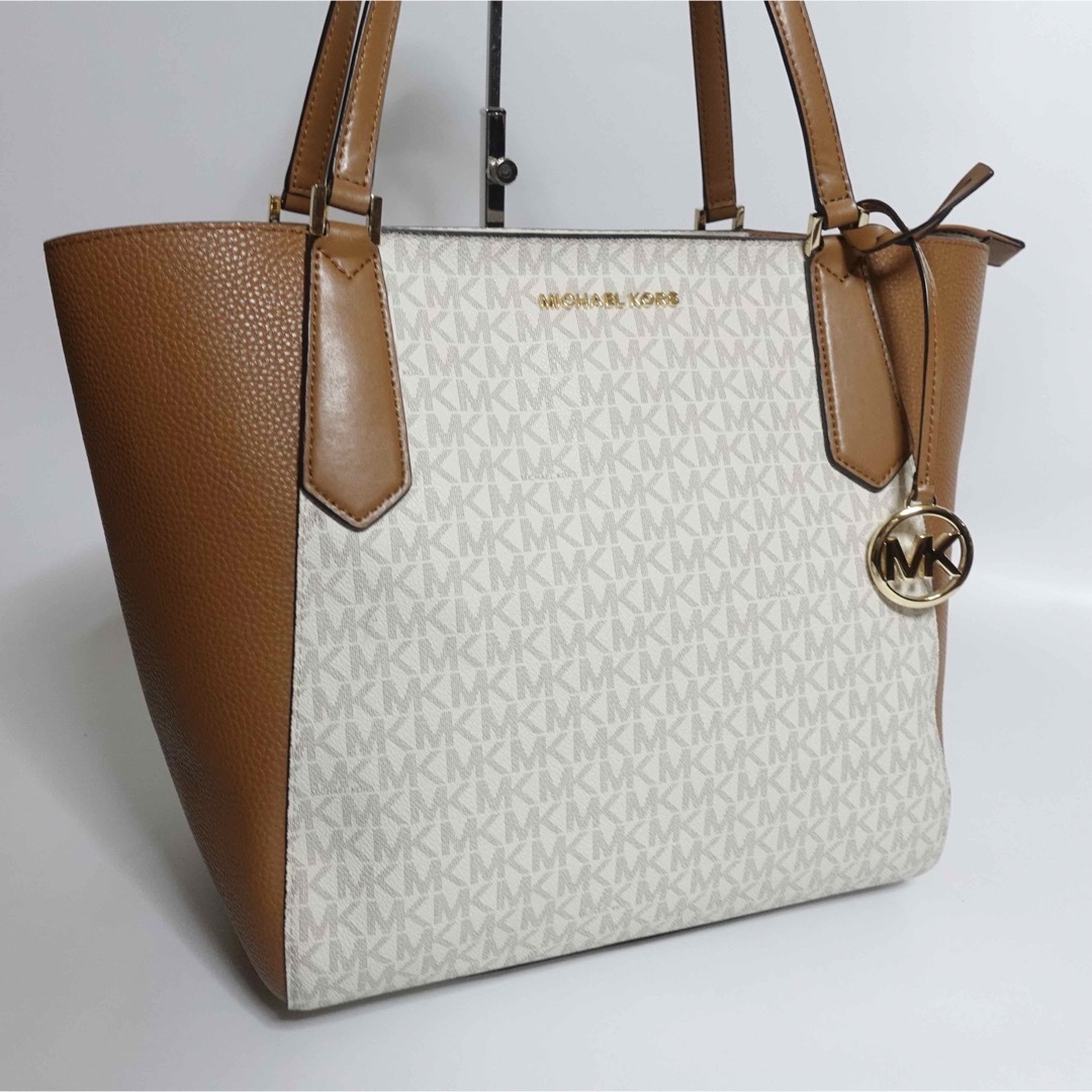 Michael Kors(マイケルコース)の【美品】マイケルコース　トートバッグ　シグネチャー　総柄　ハンドバッグ レディースのバッグ(トートバッグ)の商品写真