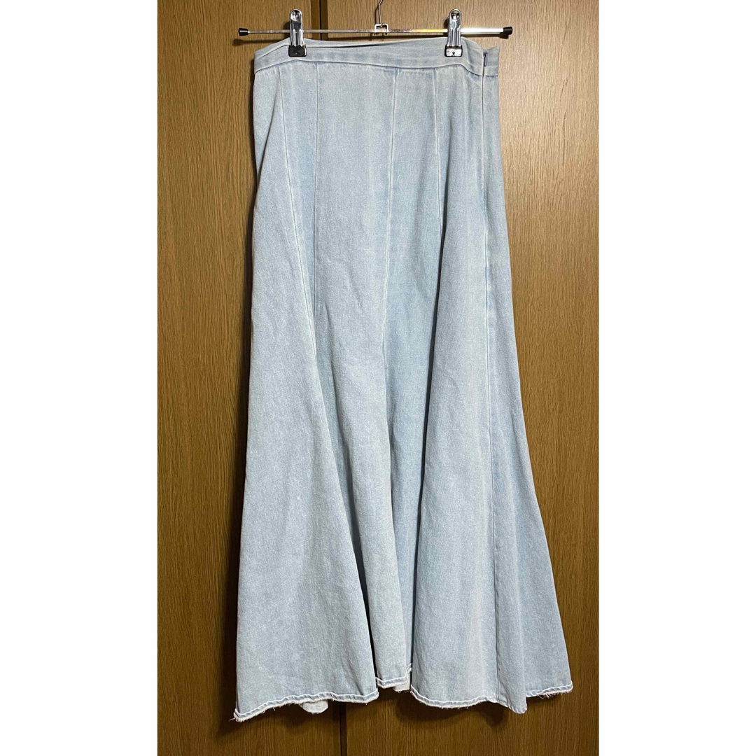 titivate(ティティベイト)のtitivate デニムのロングスカート 目立たない小さなシミあり レディースのスカート(ロングスカート)の商品写真