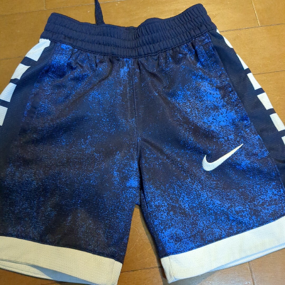 NIKE(ナイキ)のナイキ130短パン キッズ/ベビー/マタニティのキッズ服男の子用(90cm~)(パンツ/スパッツ)の商品写真