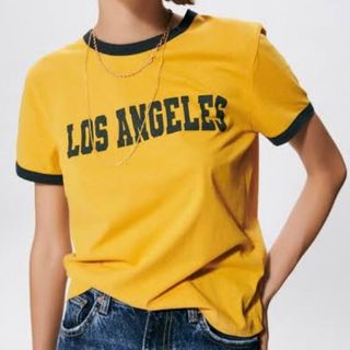 ザラ(ZARA)のザラ ZARA 半袖 Tシャツ インナー トップス カットソーS　イエロー　ロゴ(Tシャツ(半袖/袖なし))