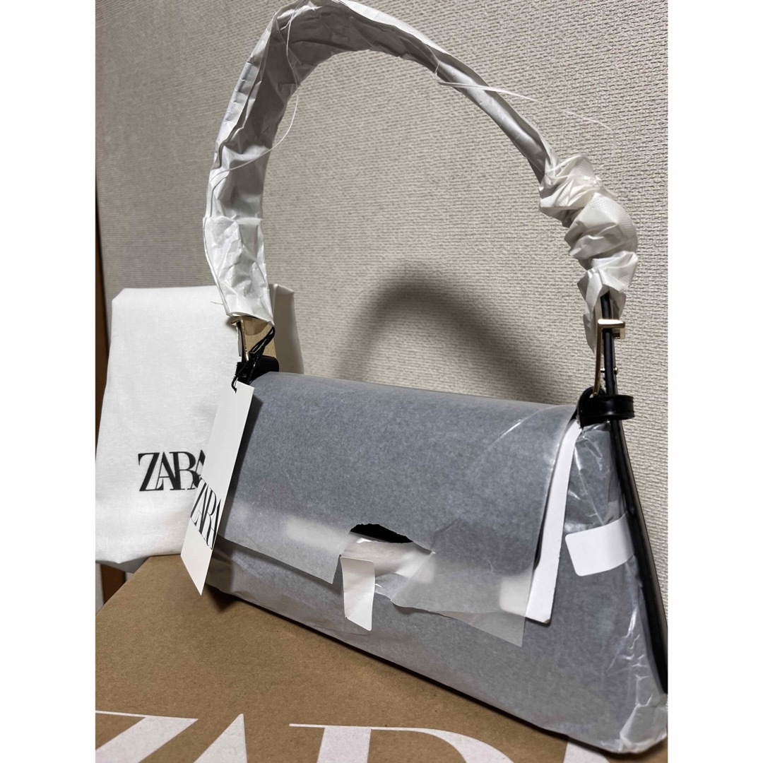 ZARA(ザラ)の【新品未使用】ZARA フラップ ミニマル ショルダーバッグ　田中真美子 レディースのバッグ(ショルダーバッグ)の商品写真