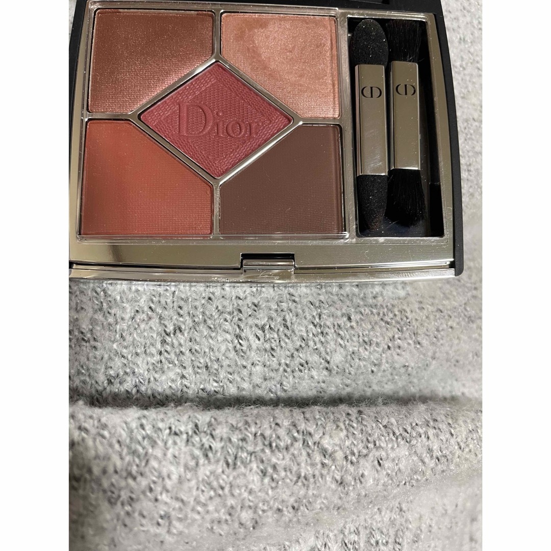 Christian Dior(クリスチャンディオール)のDior サンク クルール クチュール(数量限定)869レッドタータン 美品 コスメ/美容のベースメイク/化粧品(アイシャドウ)の商品写真