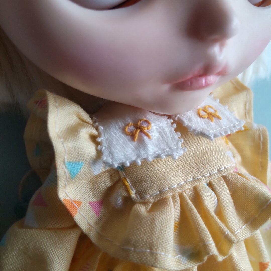 黄色のヨークフリルワンピース【ドール服】 ハンドメイドのぬいぐるみ/人形(人形)の商品写真