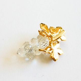 スワロフスキー(SWAROVSKI)の【美品】スワロフスキー 葡萄クリスタルブローチ(ブローチ/コサージュ)