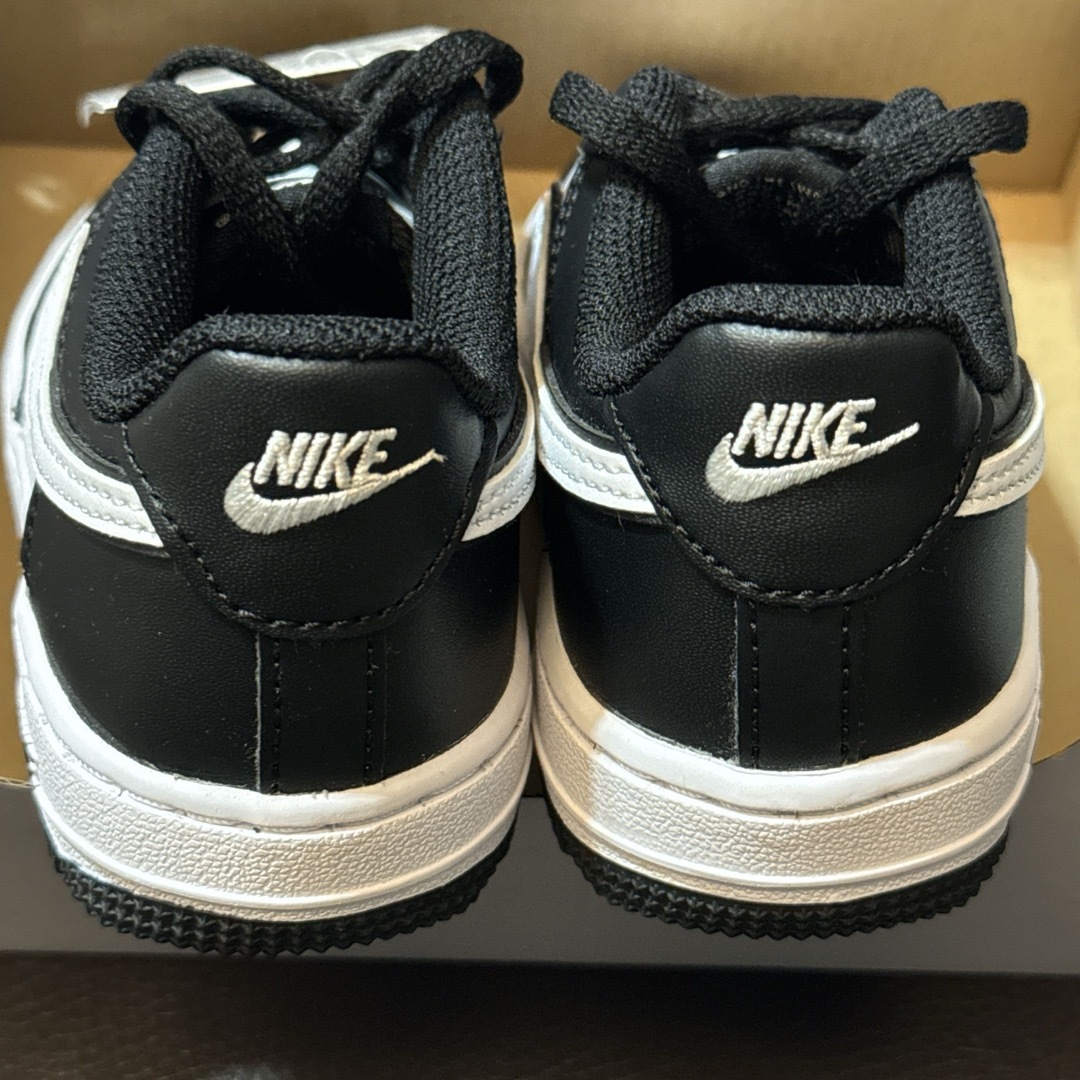 NIKE(ナイキ)のNIKE  AIR FORCE 1 LV8 2 PS  新品　17.5cm キッズ/ベビー/マタニティのキッズ靴/シューズ(15cm~)(スニーカー)の商品写真