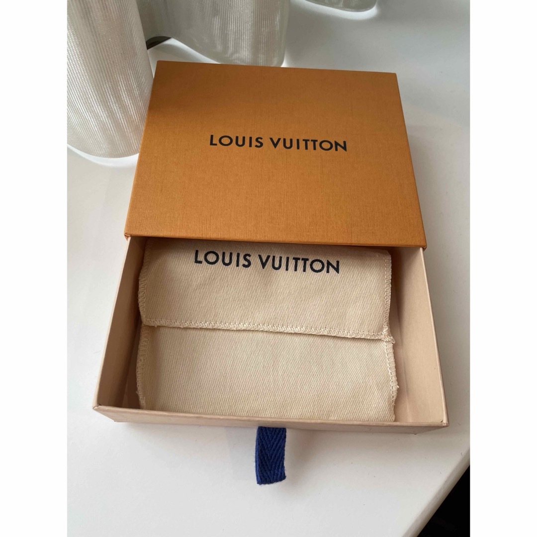 LOUIS VUITTON(ルイヴィトン)の【ルイヴィトン】箱（財布サイズの布ケース付き）【LOUIS VUITTON】 レディースのファッション小物(財布)の商品写真