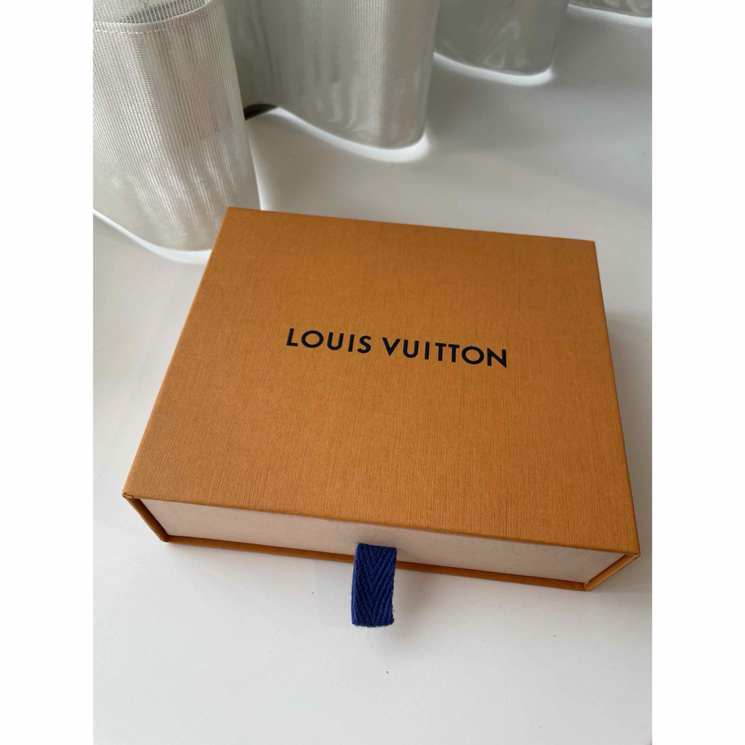 LOUIS VUITTON(ルイヴィトン)の【ルイヴィトン】箱（財布サイズの布ケース付き）【LOUIS VUITTON】 レディースのファッション小物(財布)の商品写真
