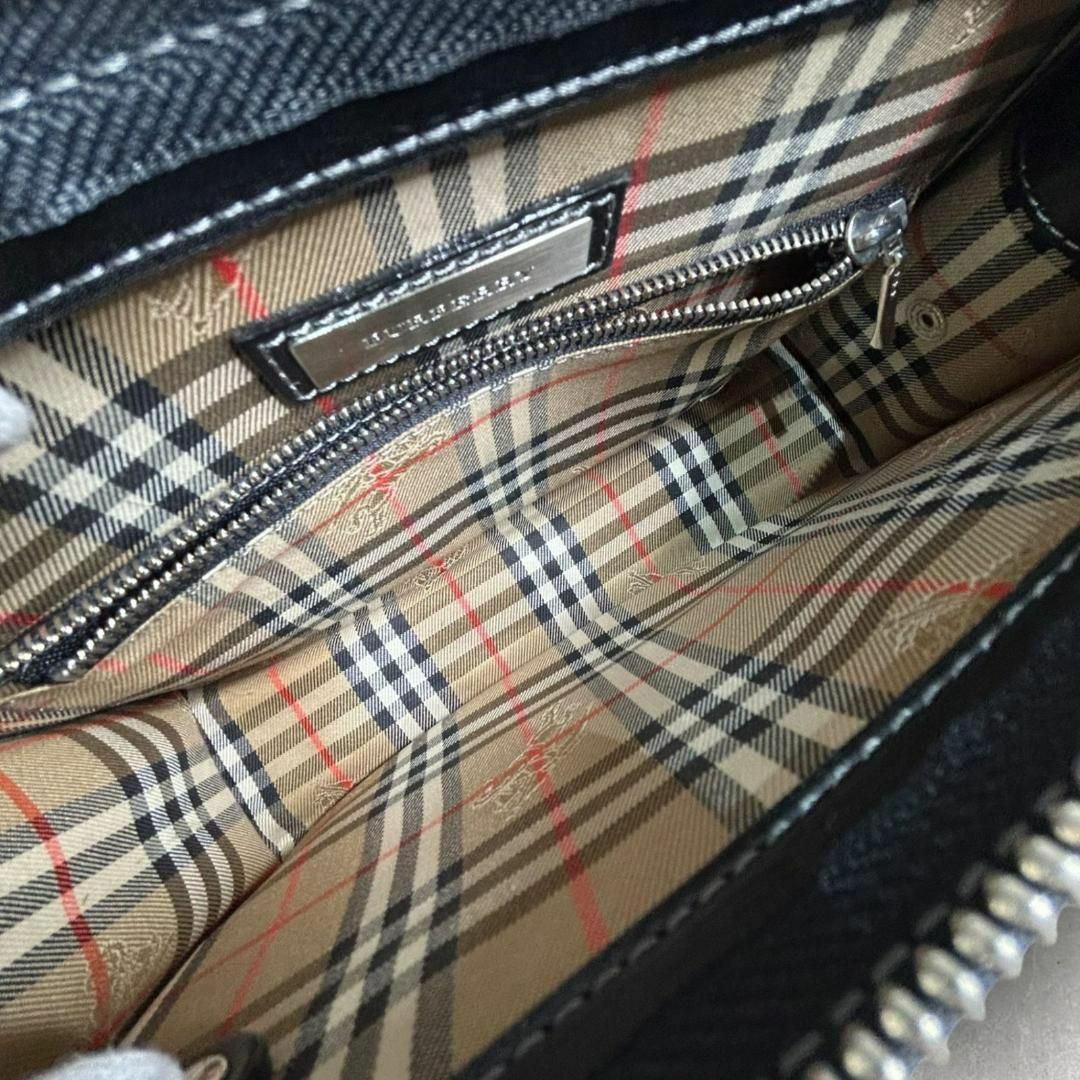 BURBERRY(バーバリー)の【美品】Burberrys　ミニクラッチバッグ ブラック系　チェック柄 メンズのバッグ(セカンドバッグ/クラッチバッグ)の商品写真