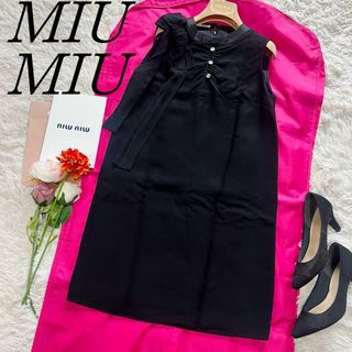 ミュウミュウ(miumiu)の【良品】 MIU  MIU 膝丈ワンピース ブラック ビジュー リボン 40(ひざ丈ワンピース)