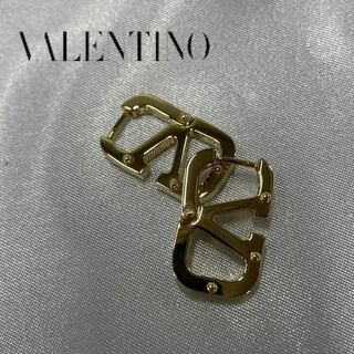 【人気】バレンティノ VALENTINO フープピアス　両耳用　ゴールド(ピアス)