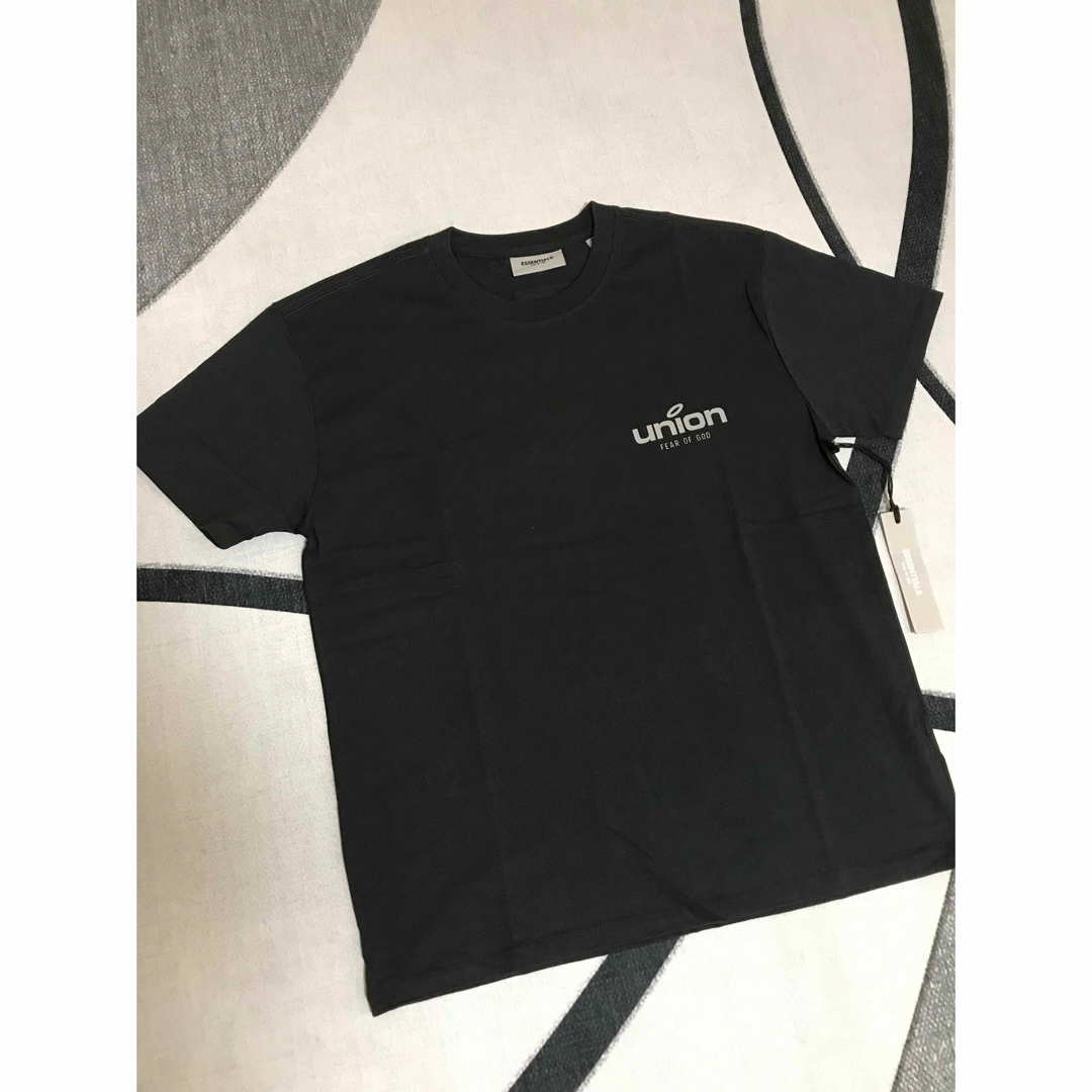 FEAR OF GOD(フィアオブゴッド)の新品FOG ESSENTIALS ×UNION 半袖Tシャツ Mサイズ メンズのトップス(Tシャツ/カットソー(半袖/袖なし))の商品写真