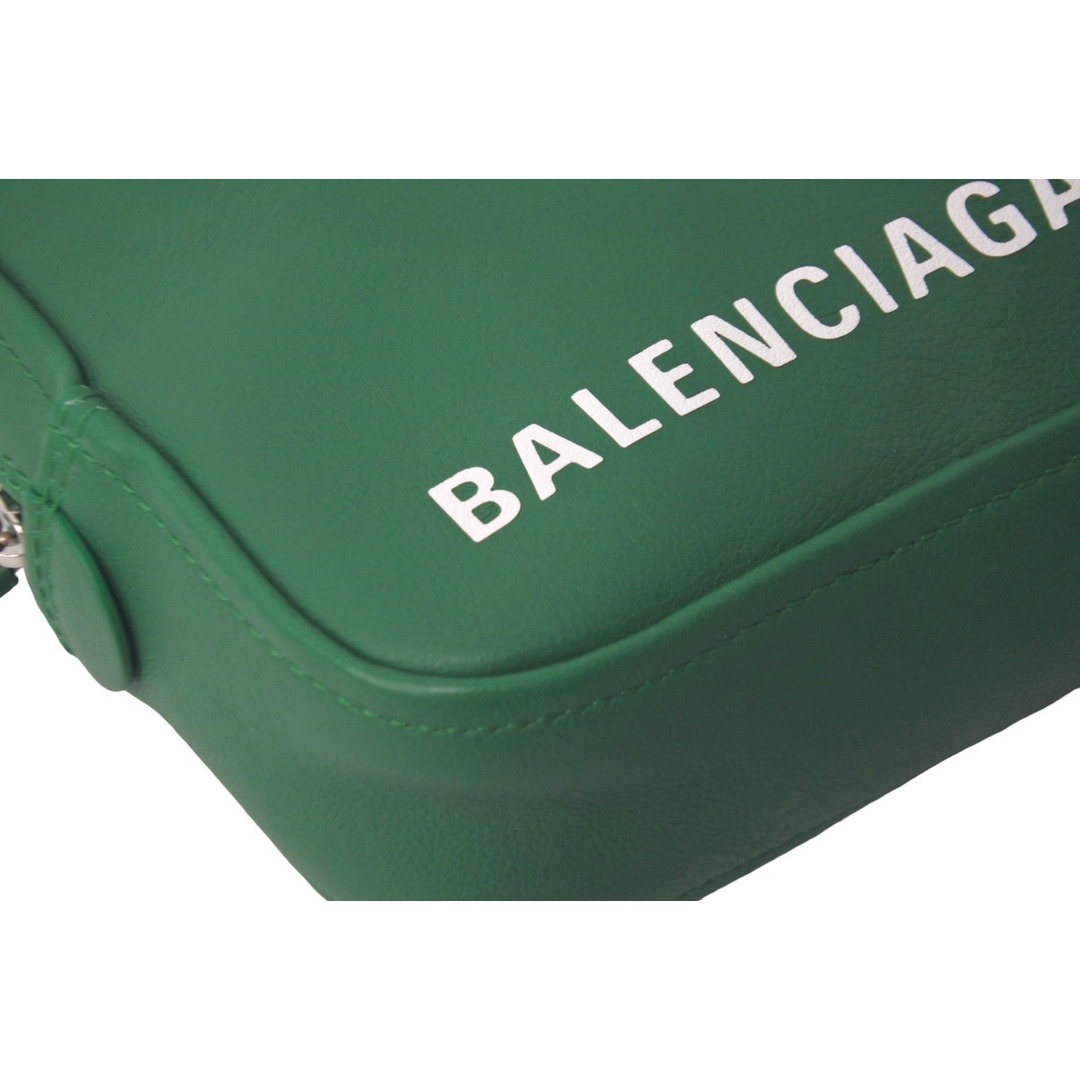 Balenciaga(バレンシアガ)のBALENCIAGA バレンシアガ トライアングル レザー クラッチバッグ グリーン 476976 ロゴ 鞄 手持ち ポーチ 美品 中古 61626 レディースのバッグ(クラッチバッグ)の商品写真