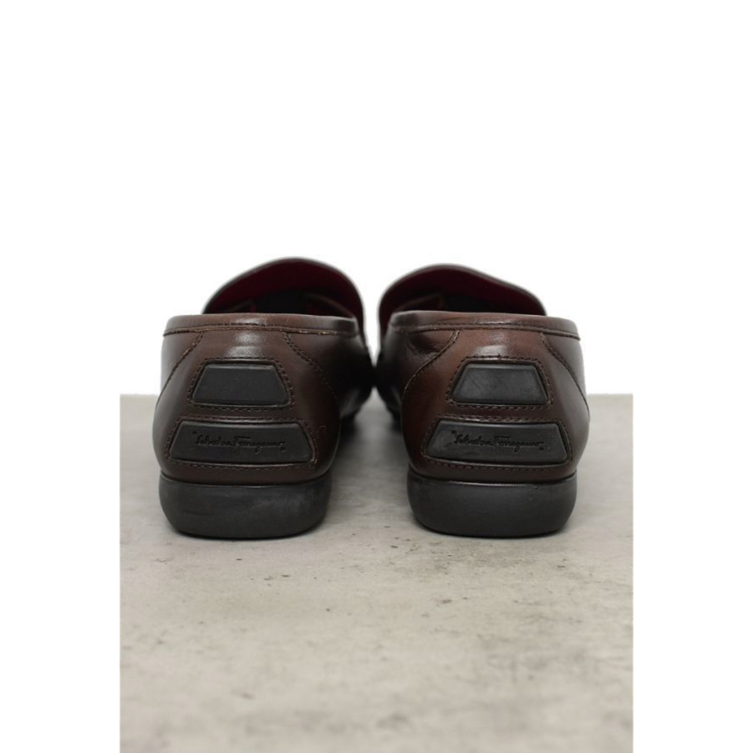 Salvatore Ferragamo(サルヴァトーレフェラガモ)の極美品　フェラガモ　ロゴ付き　ドライビングシューズ　7 1/2 D ブラウン レディースの靴/シューズ(ローファー/革靴)の商品写真