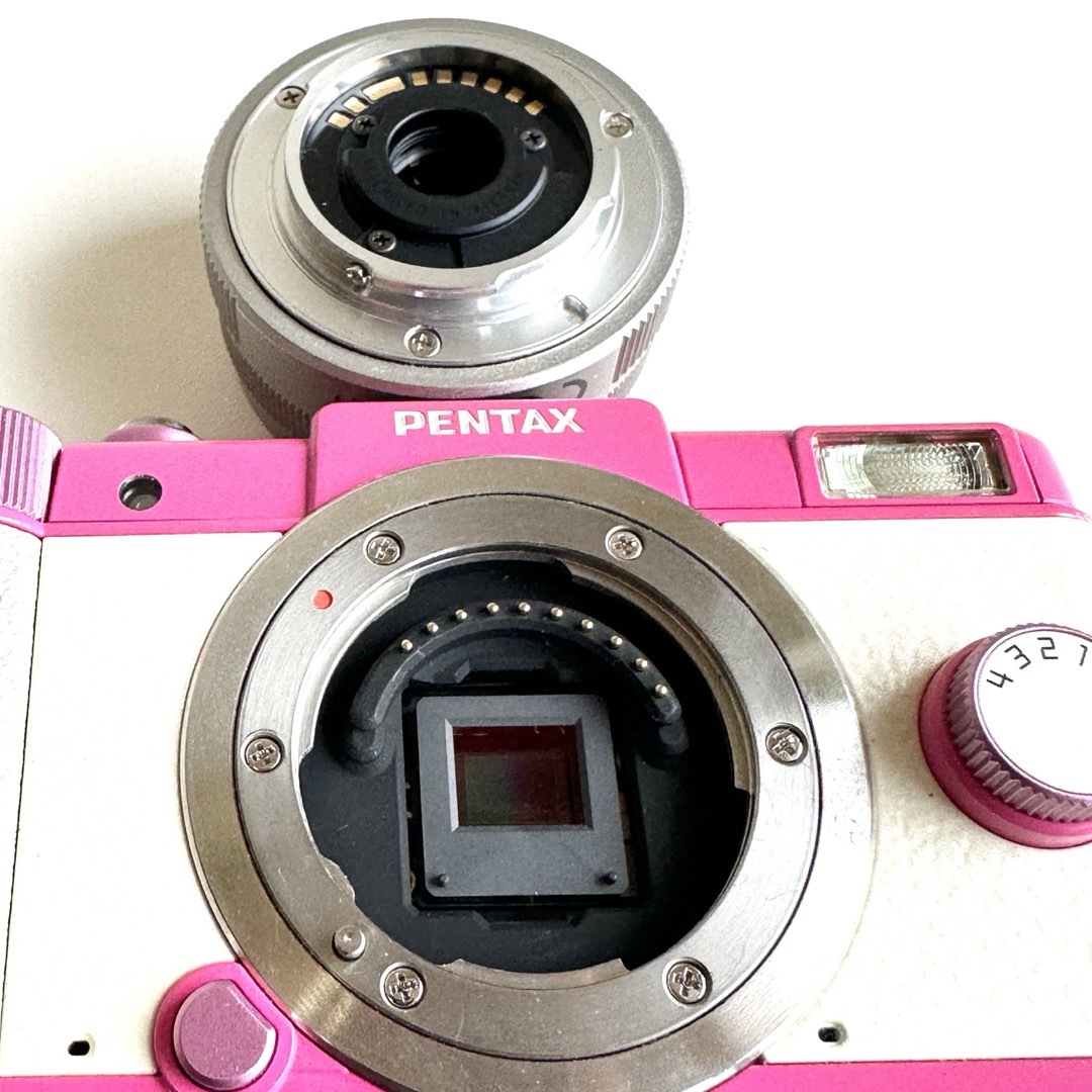 PENTAX(ペンタックス)のPENTAX Q LOEWE MAGENTA PINK マゼンタ ピンク コラボ スマホ/家電/カメラのカメラ(コンパクトデジタルカメラ)の商品写真