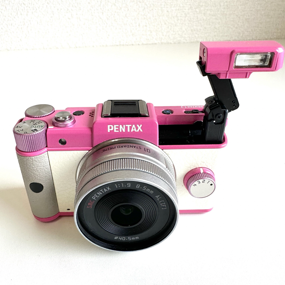 PENTAX(ペンタックス)のPENTAX Q LOEWE MAGENTA PINK マゼンタ ピンク コラボ スマホ/家電/カメラのカメラ(コンパクトデジタルカメラ)の商品写真