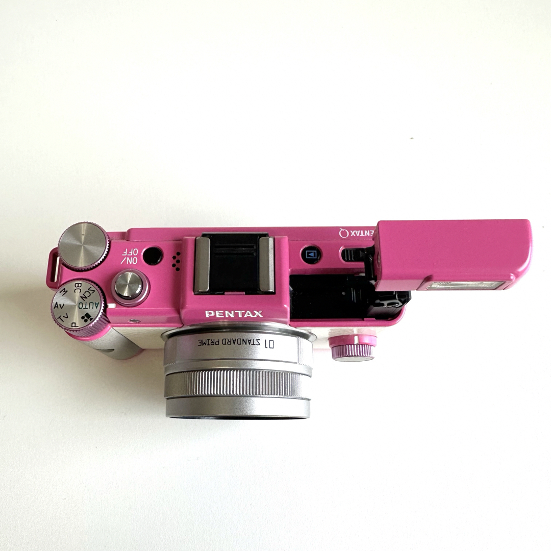 PENTAX(ペンタックス)のPENTAX Q LOEWE MAGENTA PINK マゼンタ ピンク コラボ スマホ/家電/カメラのカメラ(コンパクトデジタルカメラ)の商品写真