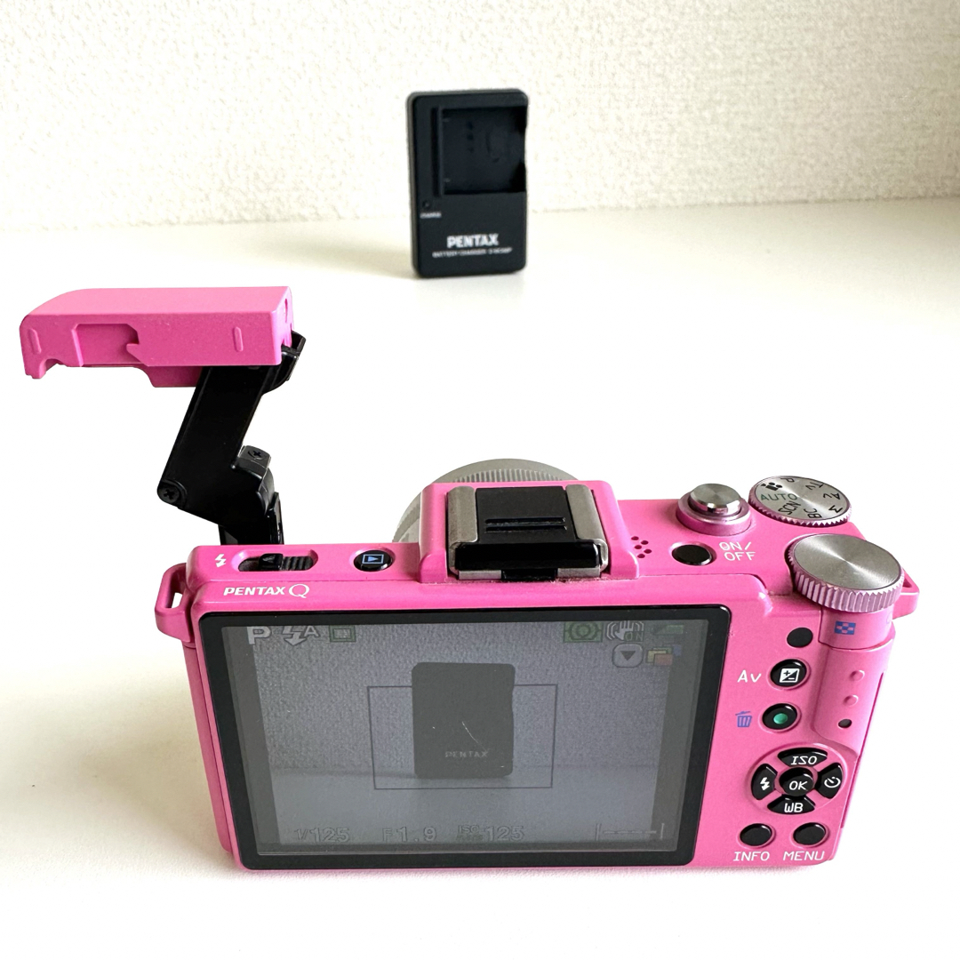 PENTAX(ペンタックス)のPENTAX Q LOEWE MAGENTA PINK マゼンタ ピンク コラボ スマホ/家電/カメラのカメラ(コンパクトデジタルカメラ)の商品写真