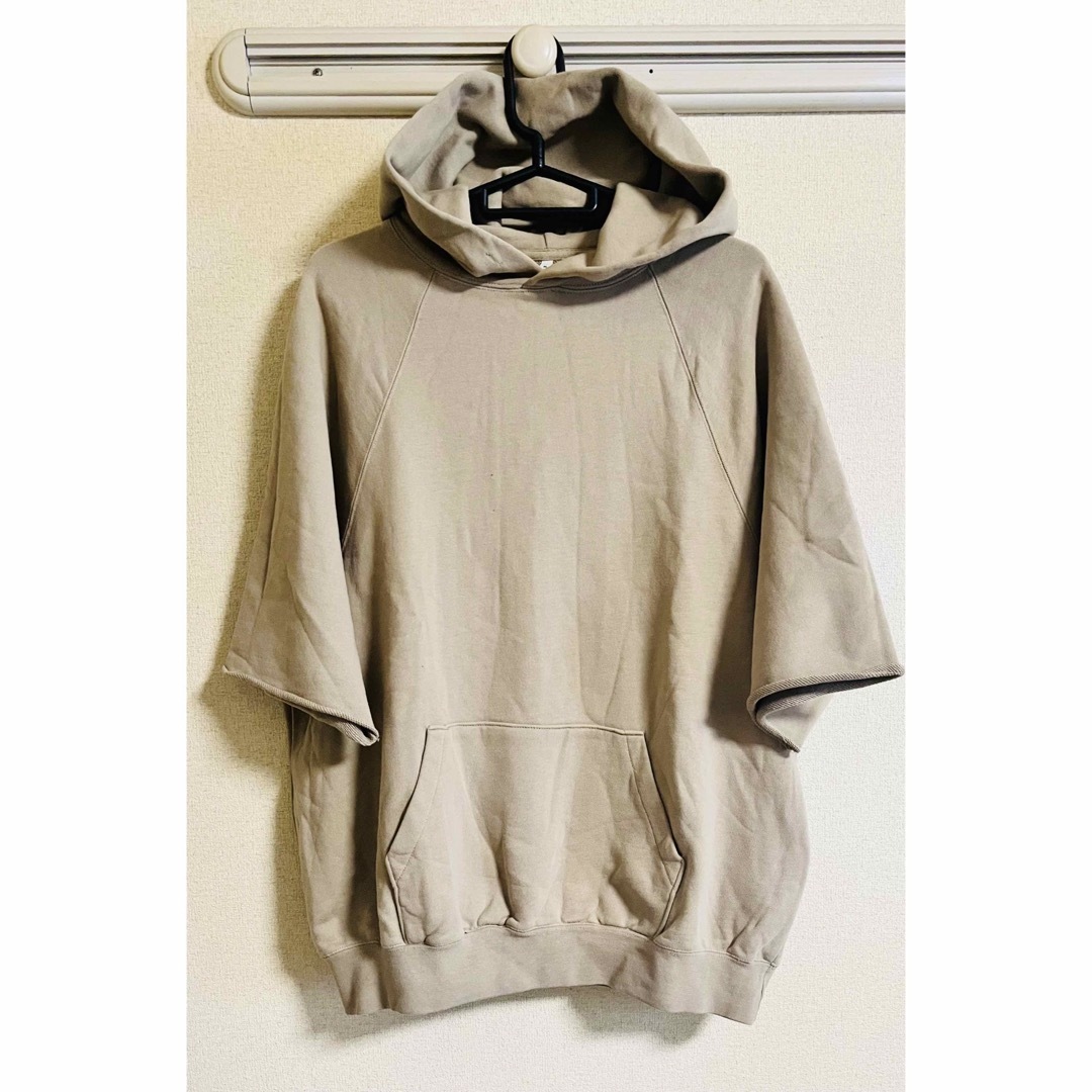 FEAR OF GOD(フィアオブゴッド)のFOG  Essentials  Cutoff Sleeve Pullover メンズのトップス(パーカー)の商品写真