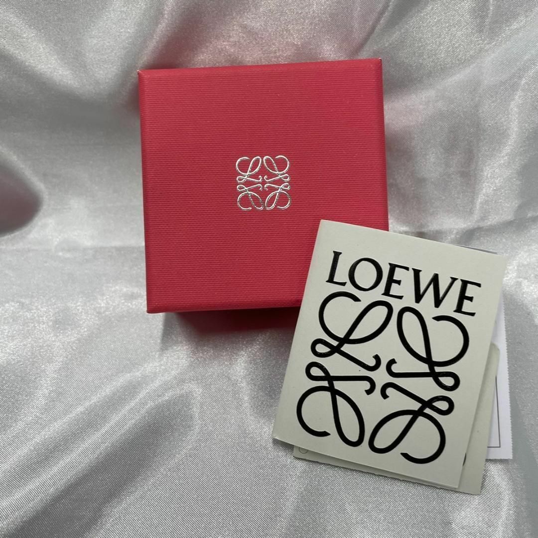 LOEWE(ロエベ)の【新品・未使用】　Loewe☆アナグラム　スタッドピアス（両耳用） レディースのアクセサリー(ピアス)の商品写真