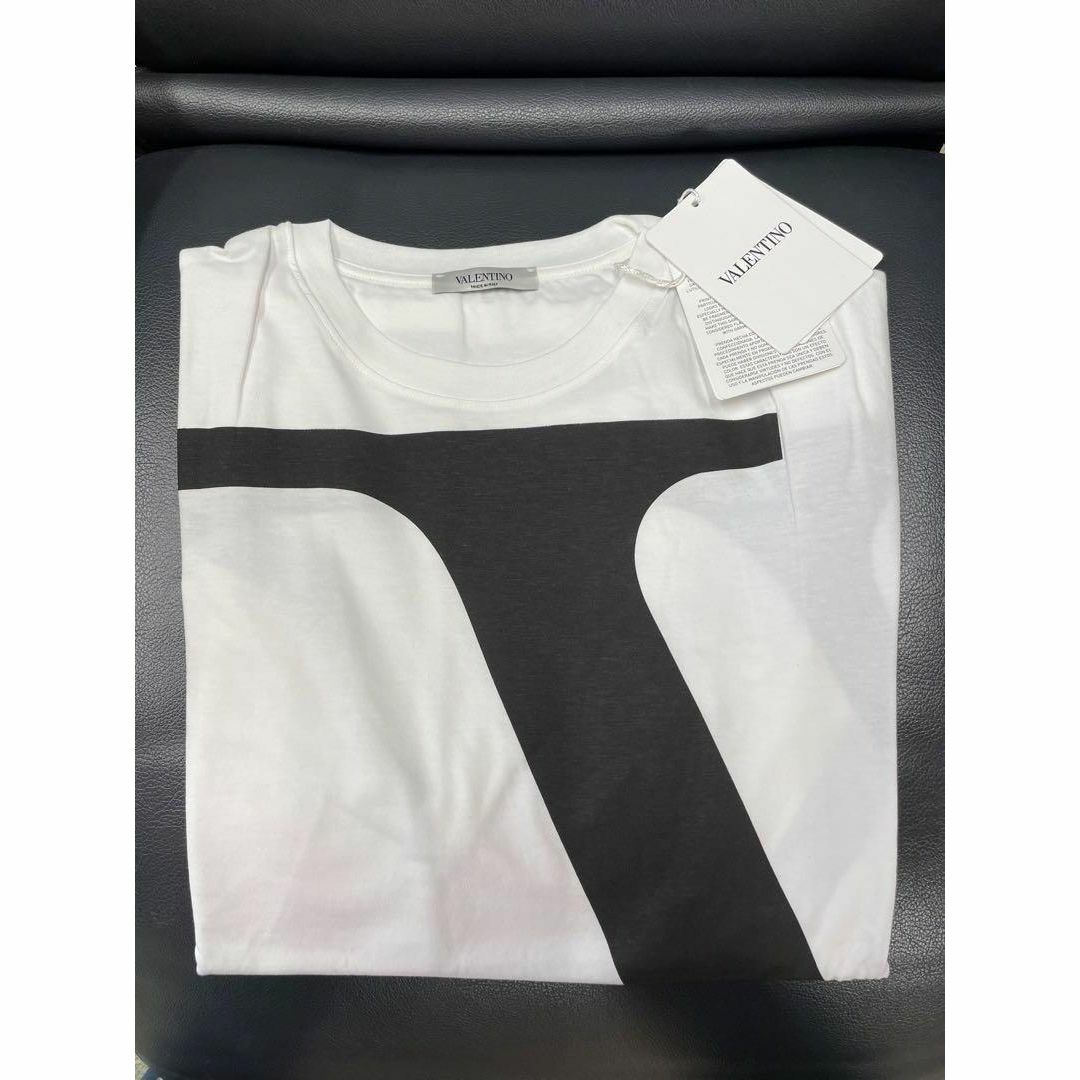 VALENTINO(ヴァレンティノ)の【新品未使用】VALENTINO ビッグロゴ　Tシャツ 人気 M 63 メンズのトップス(Tシャツ/カットソー(半袖/袖なし))の商品写真