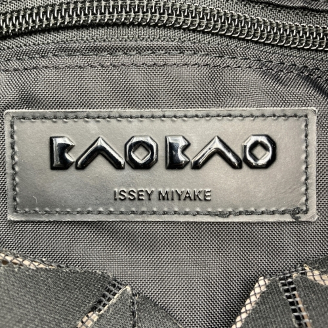 ISSEY MIYAKE(イッセイミヤケ)のISSEY MIYAKE イッセイミヤケ   バオバオ トートバッグ ハンドバッグ ビニール レザー ベージュ ブラック レディース 【中古】 レディースのバッグ(トートバッグ)の商品写真